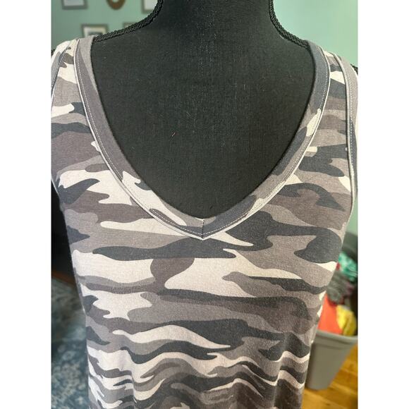 Evereve Camo Tunic Sleeveless - Picture 2 of 6